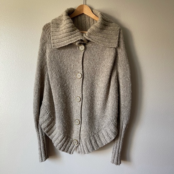 Sleeping on Snow Poncho Sweater - Picture 1 of 4